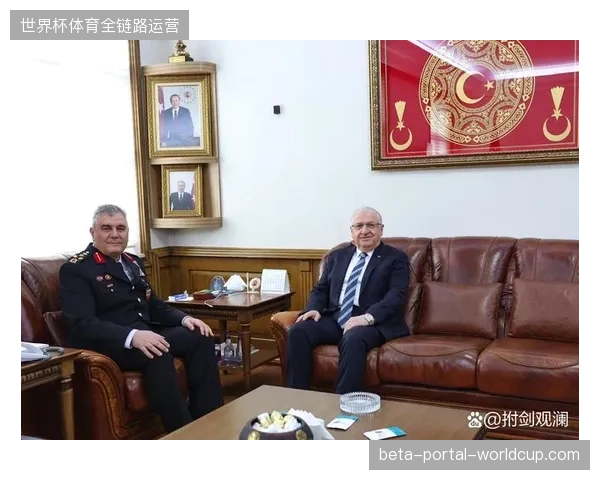 恰尔汗奥卢调度中场，居莱尔领衔的土耳其青年军冲击力十足